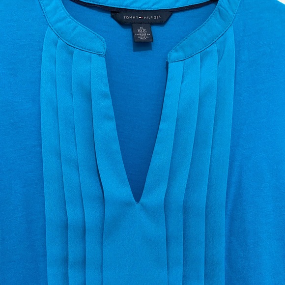 *SOLD* Tommy Hilfiger Sleeveless Top | XS - Picture 2 of 4